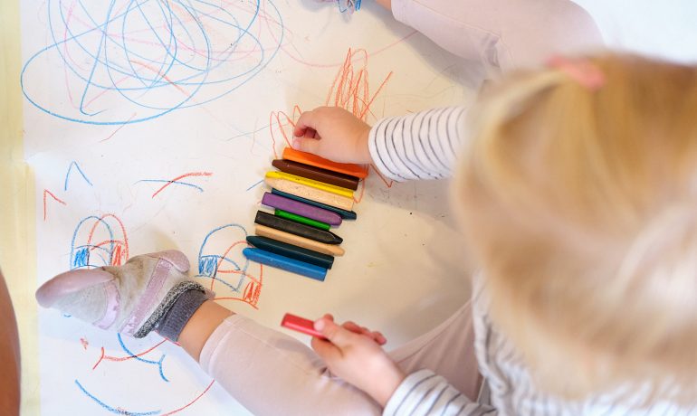 Distinguer frais de garde et frais pour enfants